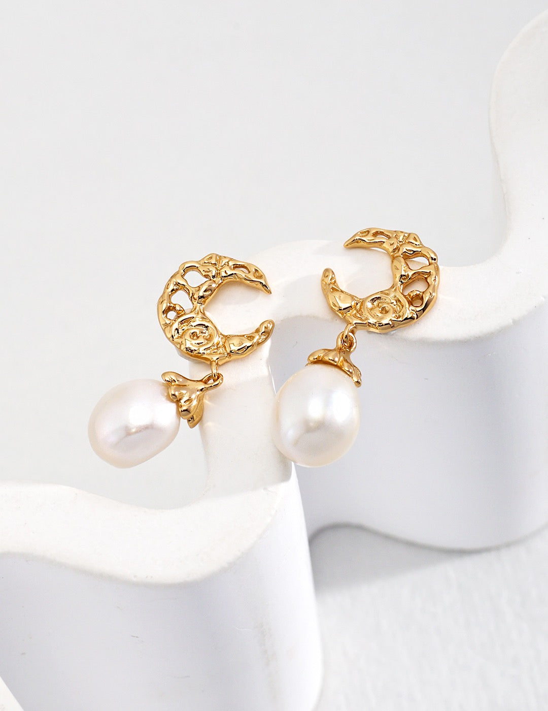 Love you to the moon Pearl earrings