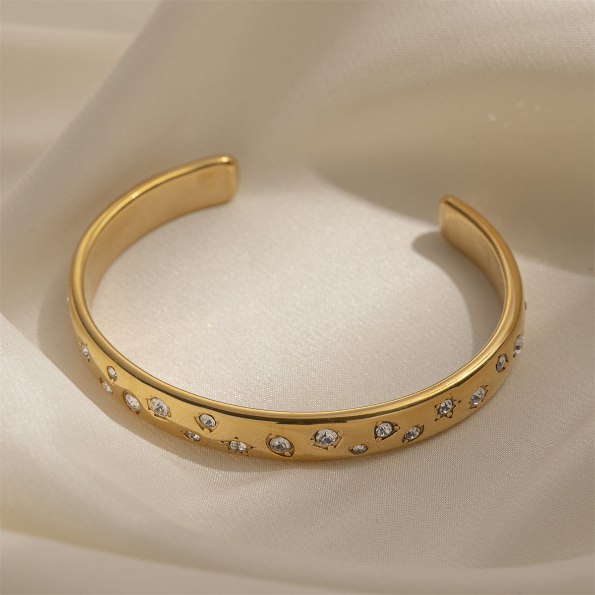 Full of stars open bangle