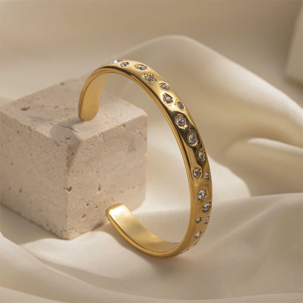 Full of stars open bangle