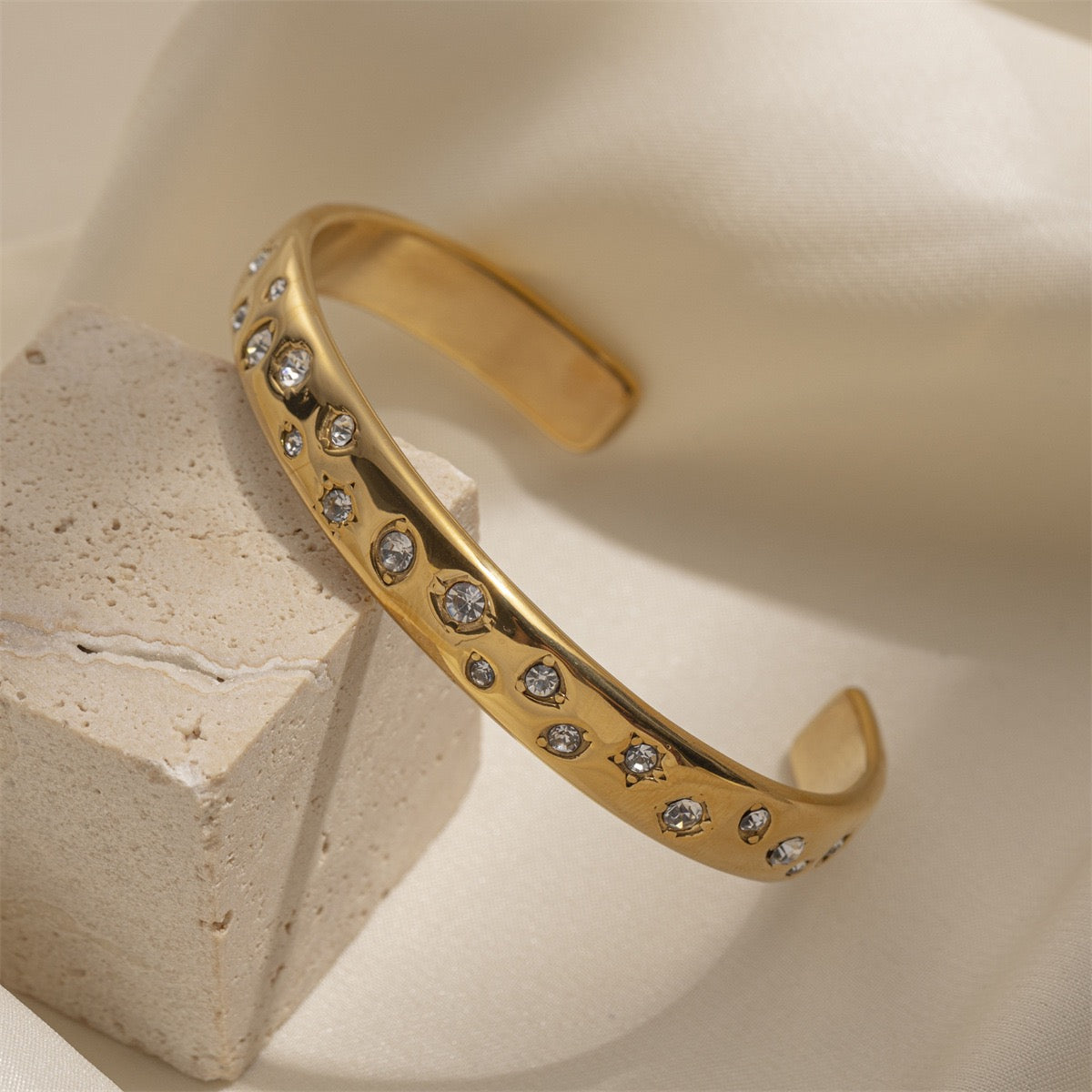 Full of stars open bangle