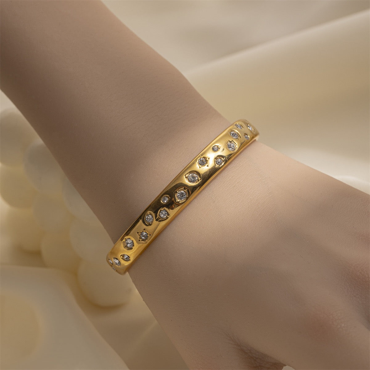 Full of stars open bangle