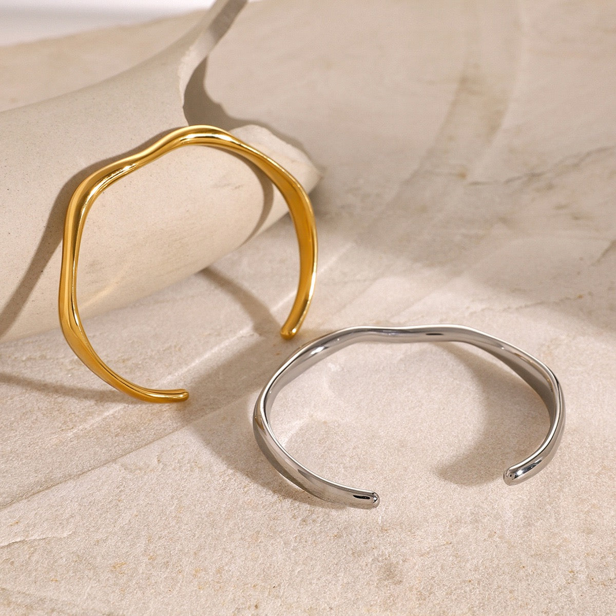 Wave bangle
