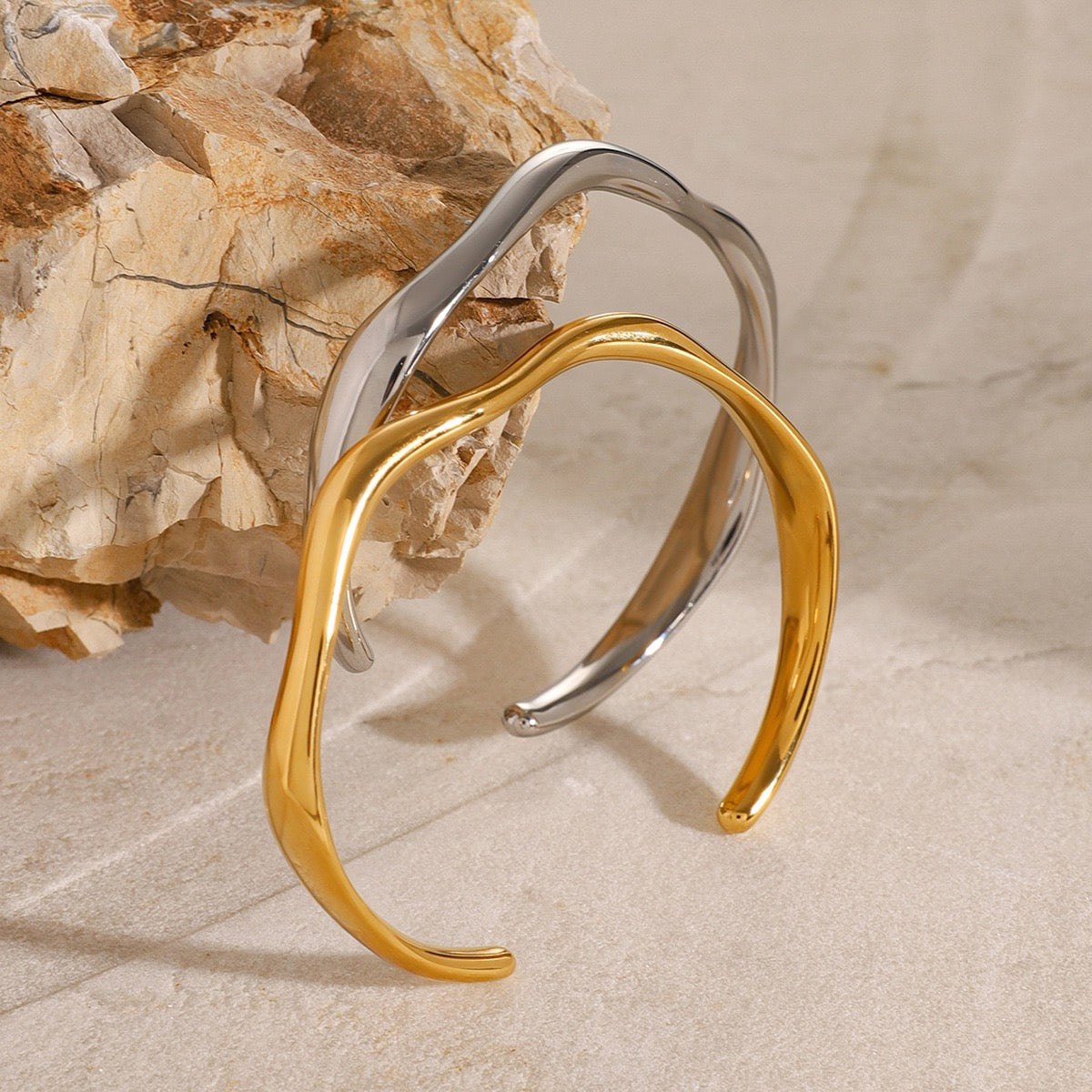 Wave bangle
