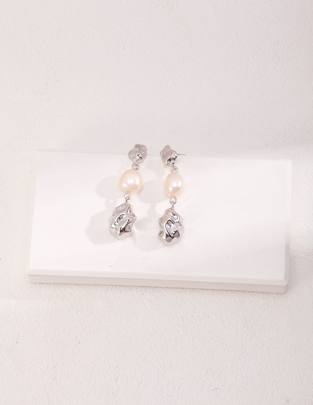 Mengbai Golden drop pearl earrings
