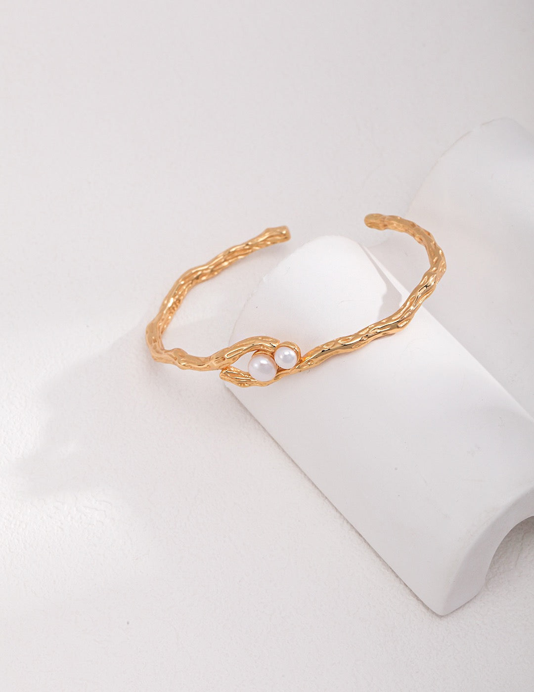 Dora Classic pearl bangle