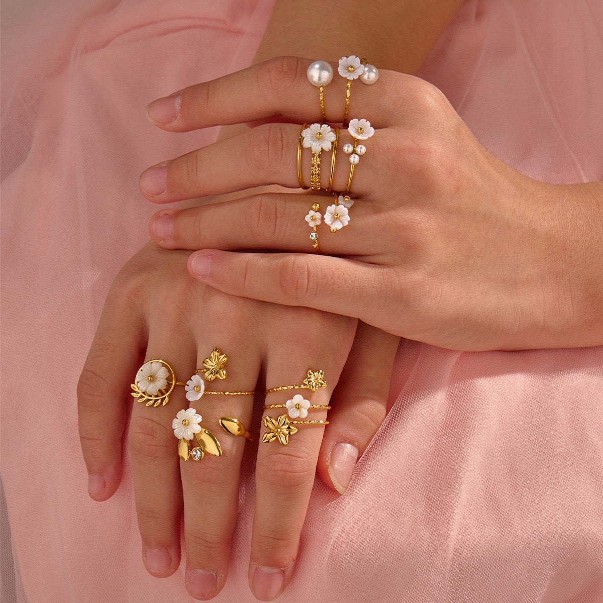 Arya White flower rings collections