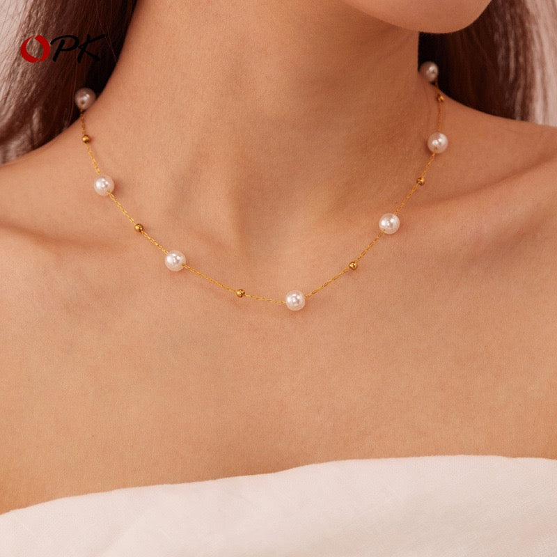 Queena beady pearly necklace