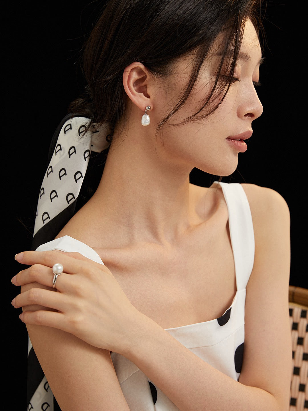 Casa Simple classic single pearl ring