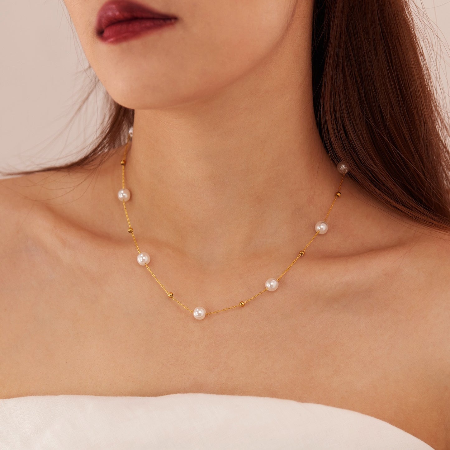 Queena beady pearly necklace