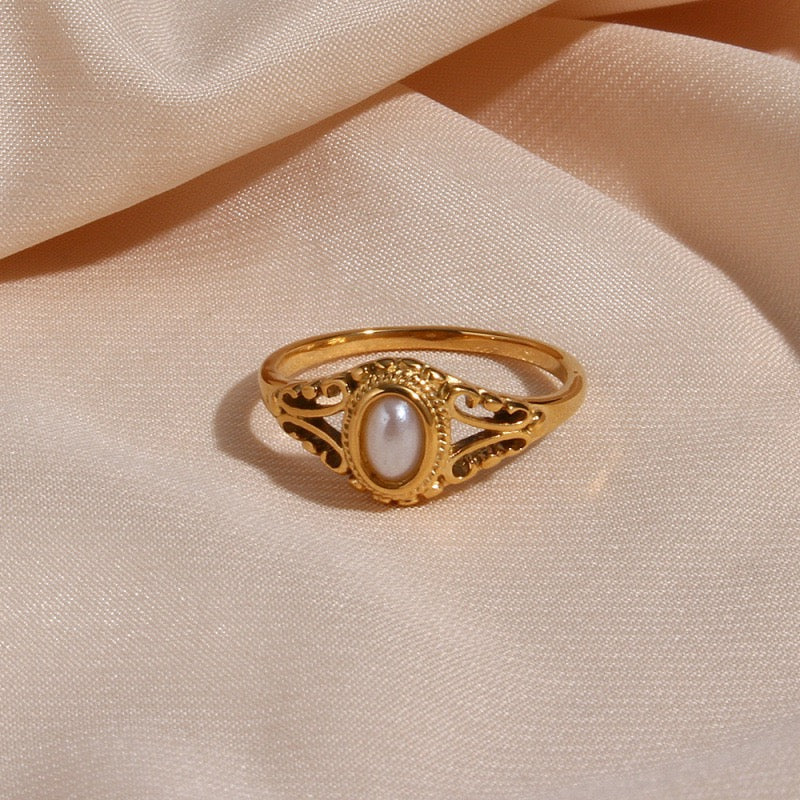 Piper Crown pearl ring