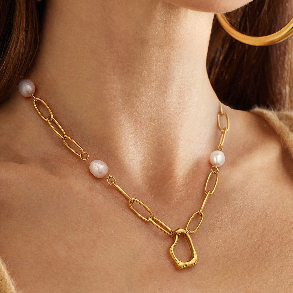Freshwater pearls chain set