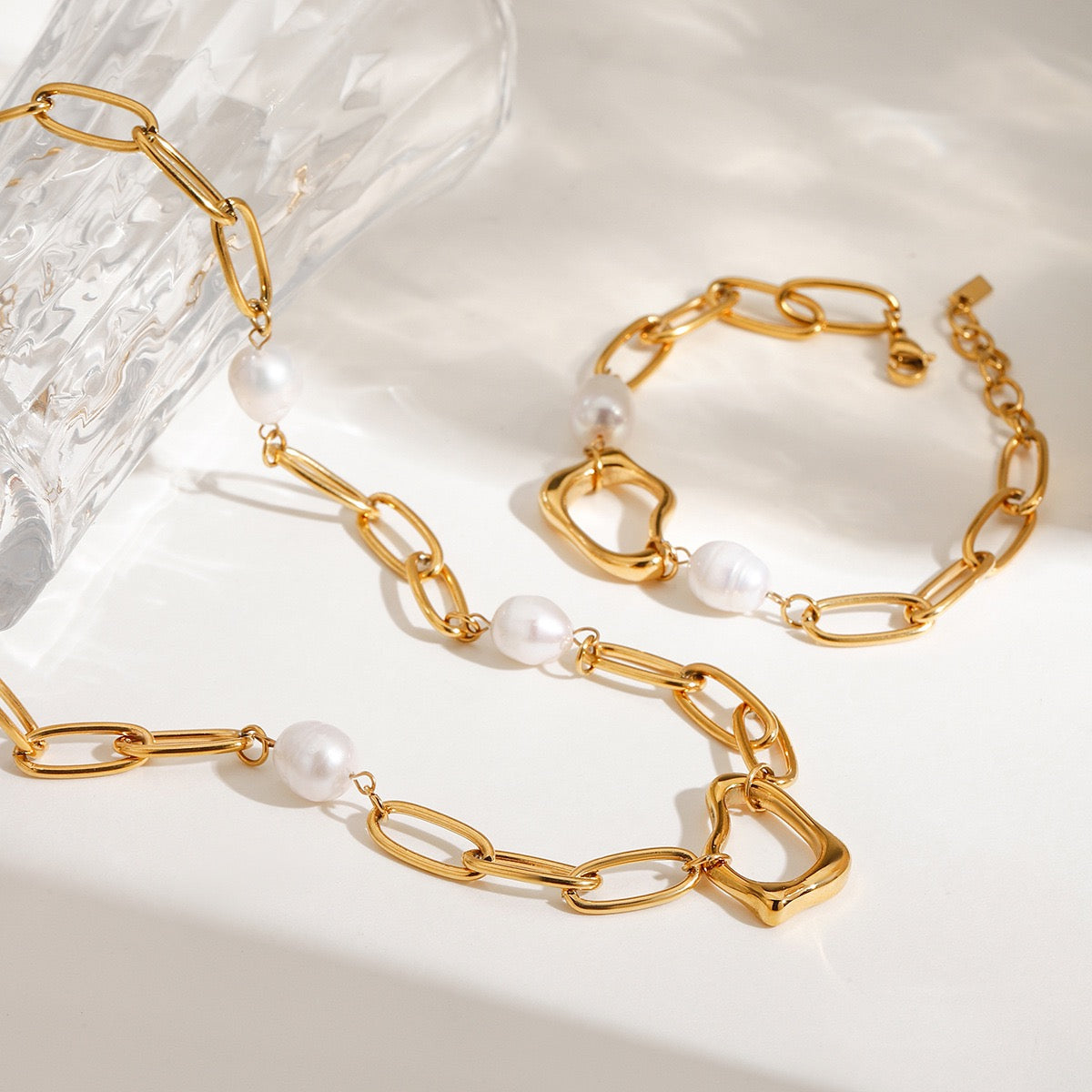 Freshwater pearls chain set