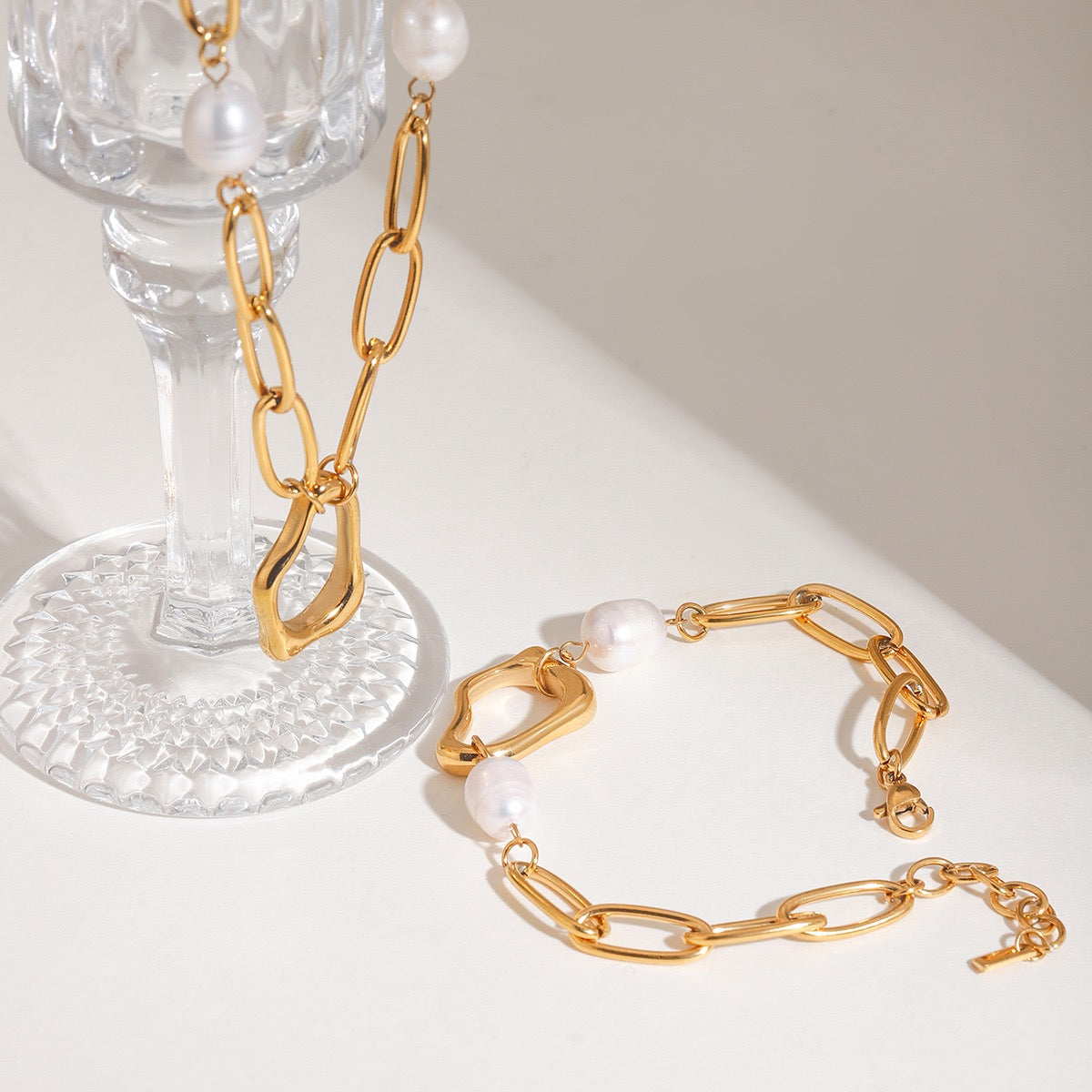 Freshwater pearls chain set