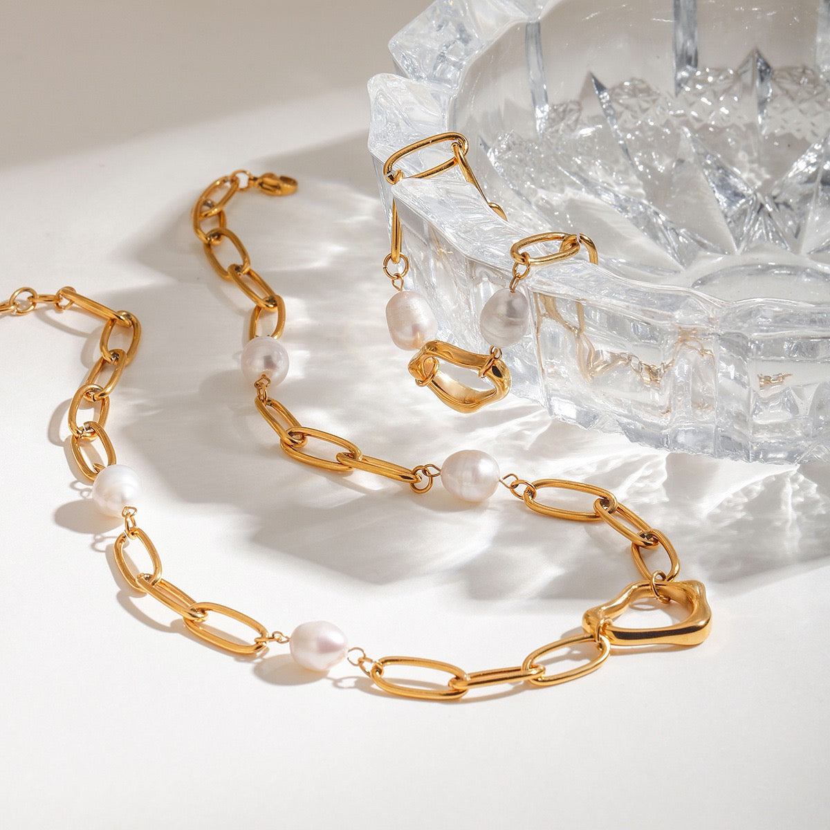 Freshwater pearls chain set