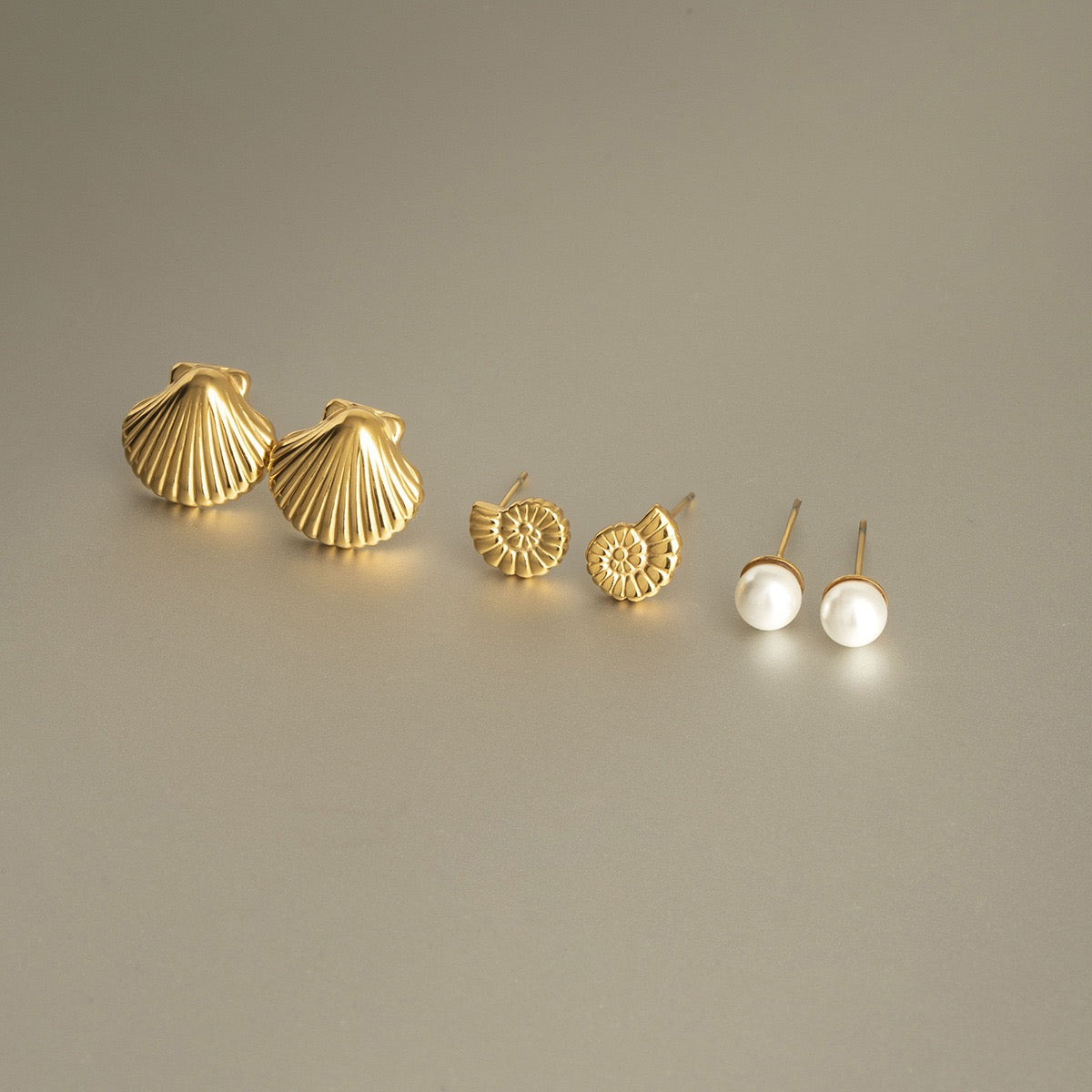 Dainty stacking earrings set