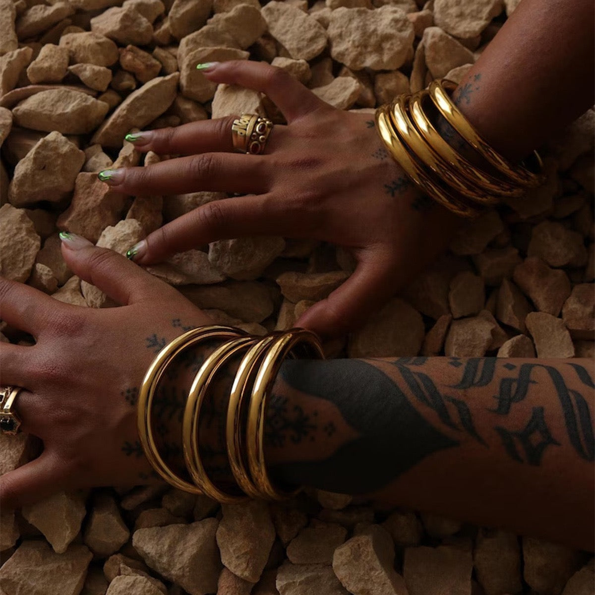 Round classic bangles