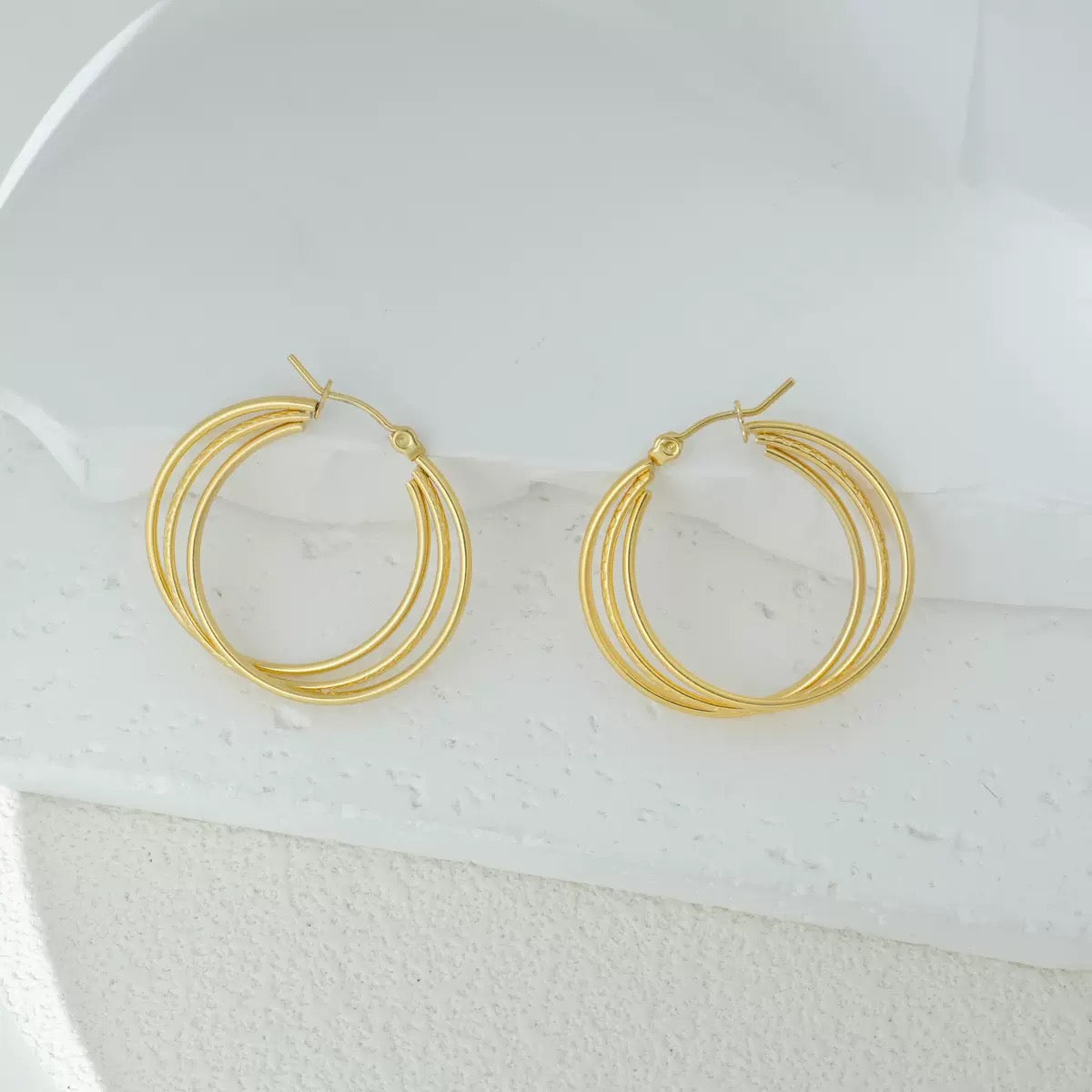 Triple oval hoops