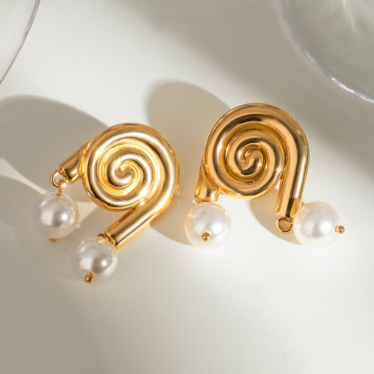 Swirl pearly earrings