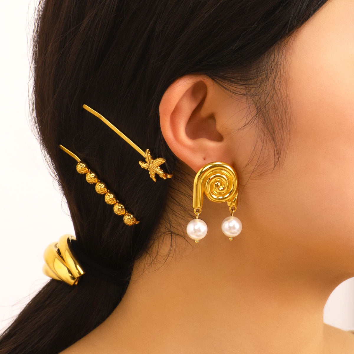 Swirl pearly earrings