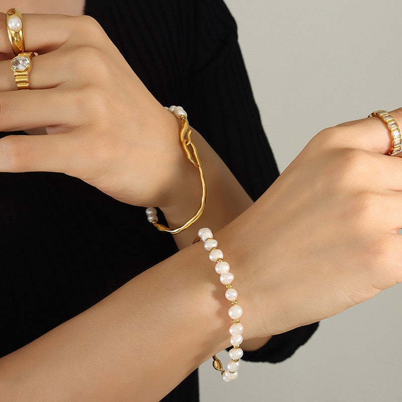 Regina Pearl bangle bracelet