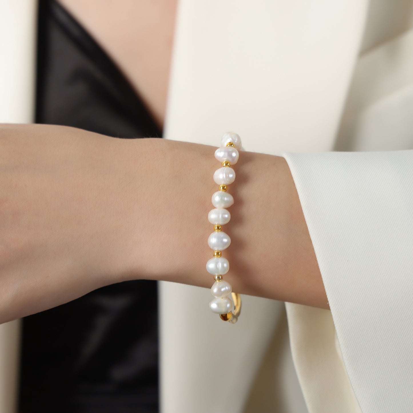 Regina Pearl bangle bracelet