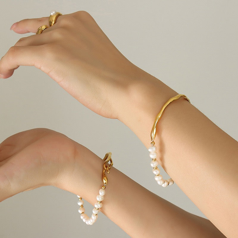 Regina Pearl bangle bracelet