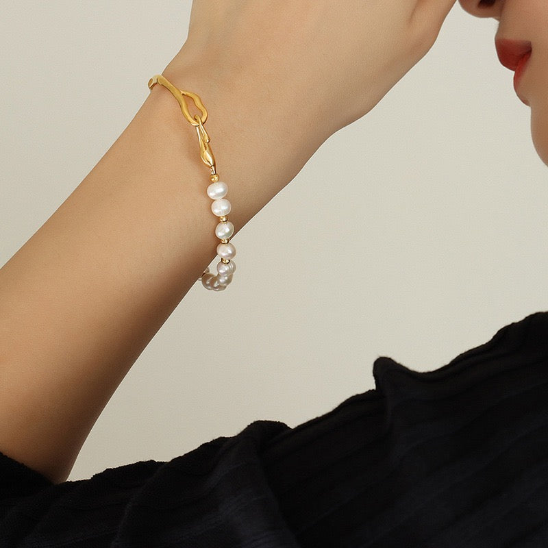 Regina Pearl bangle bracelet