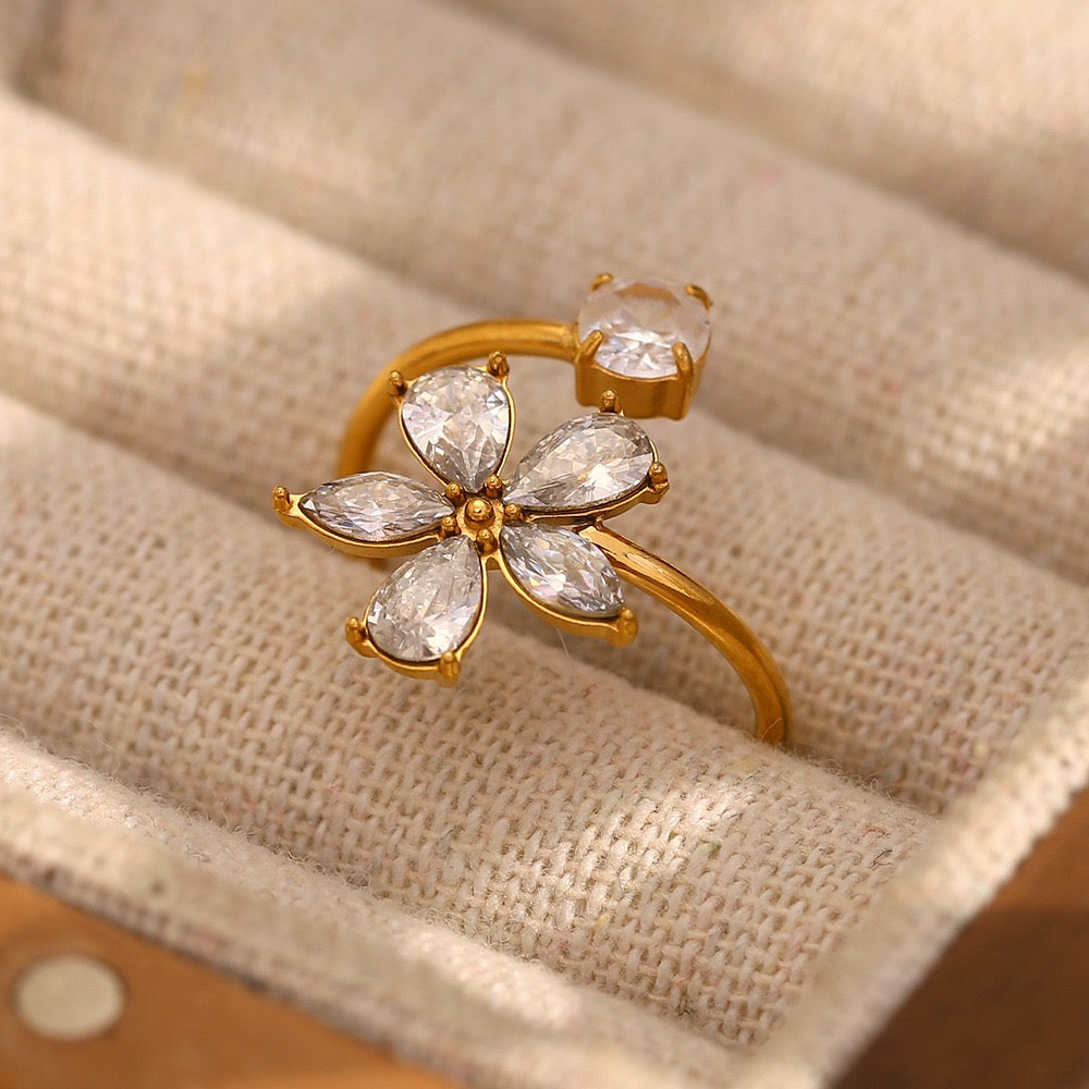 Ally Summer flower ring