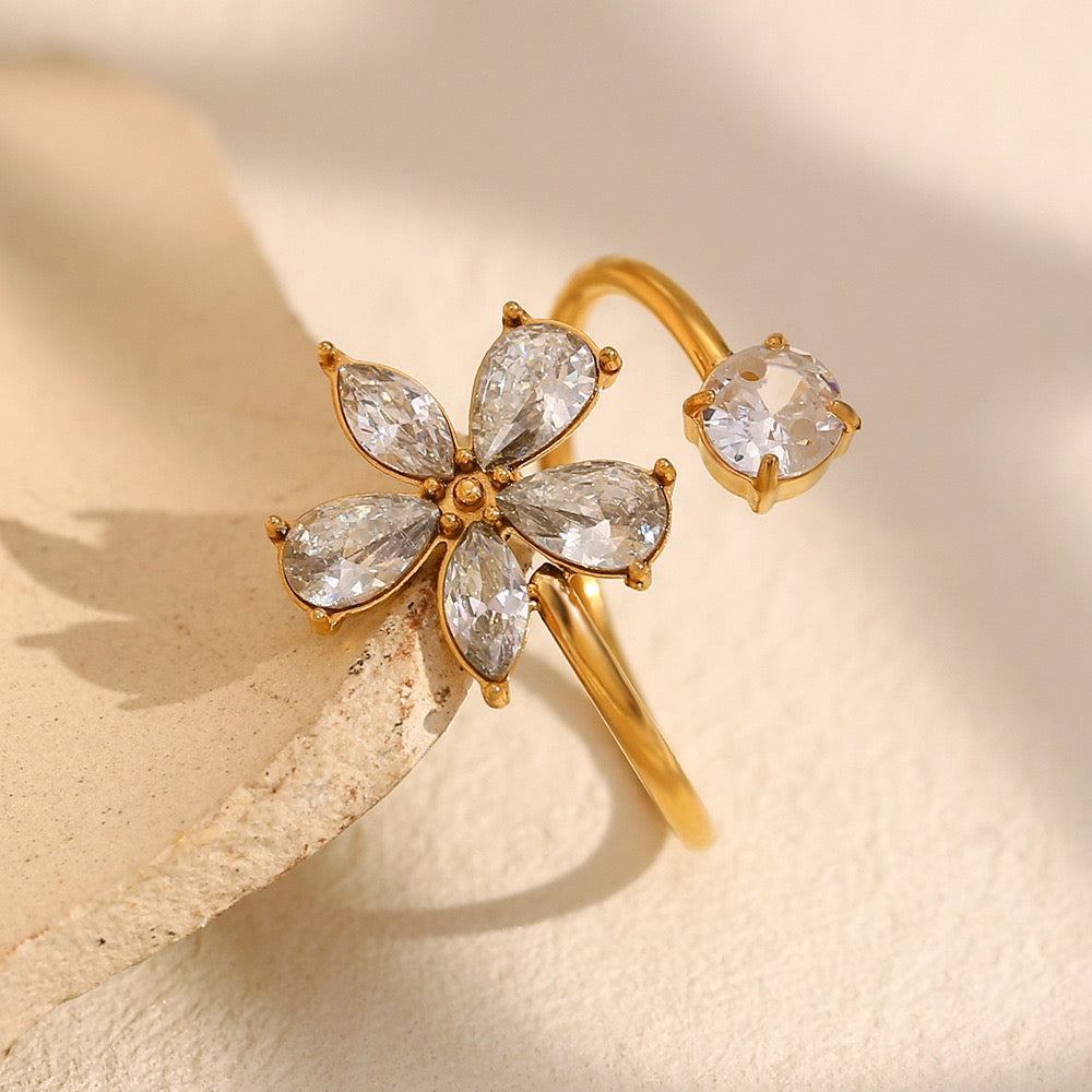 Ally Summer flower ring