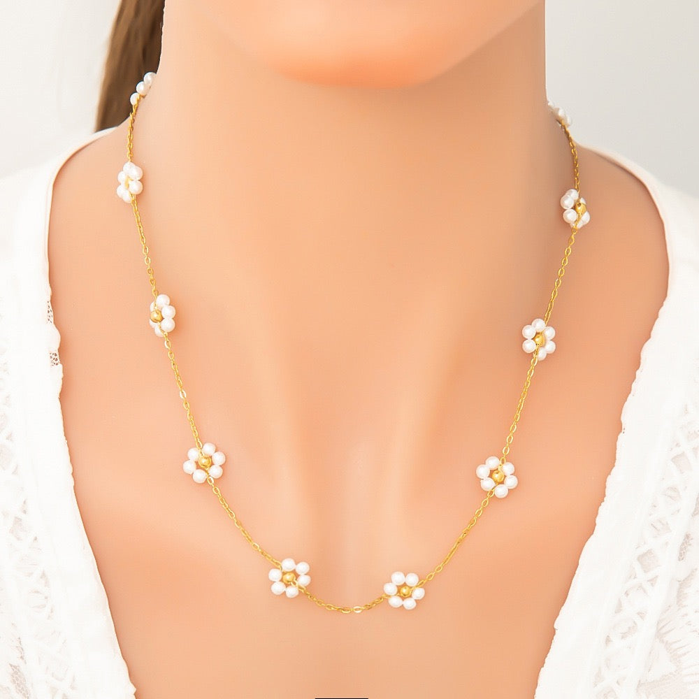 White flowers necklace