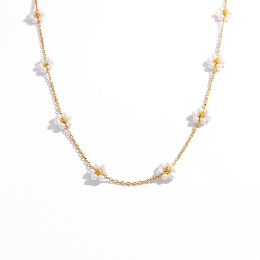 White flowers necklace