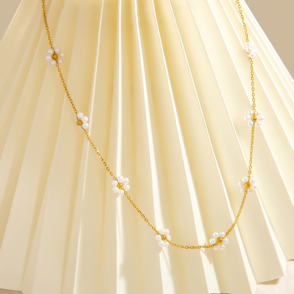 White flowers necklace