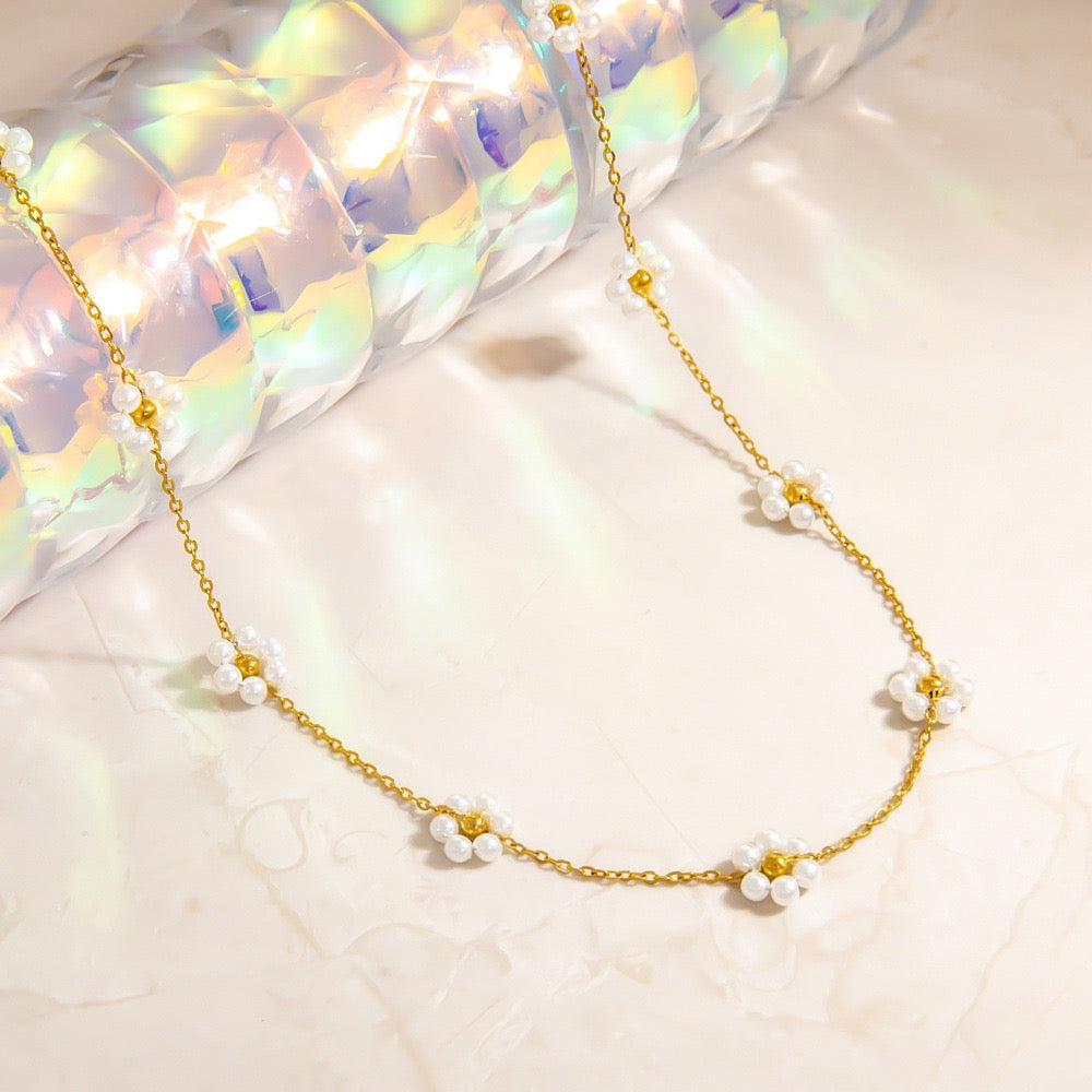 White flowers necklace