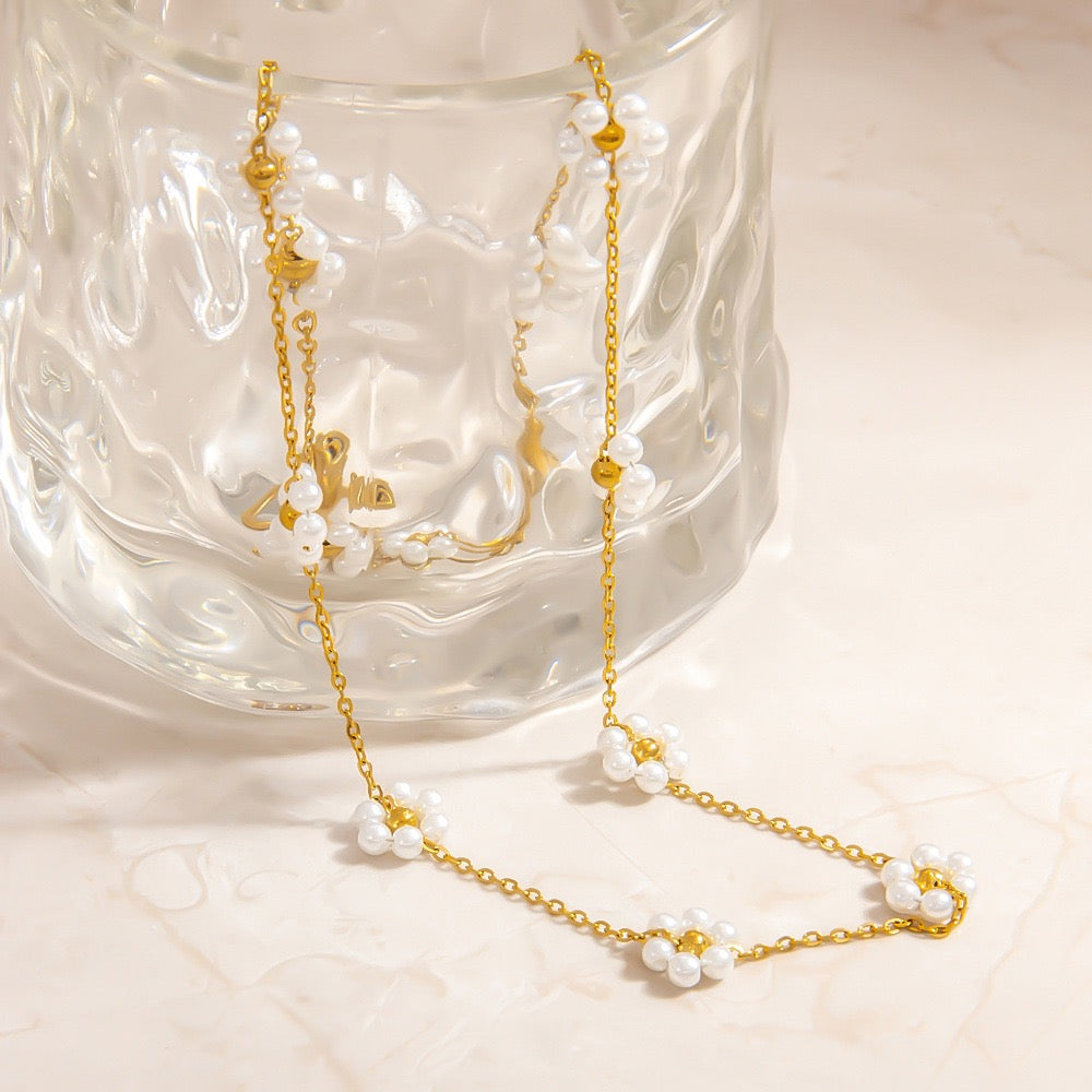 White flowers necklace