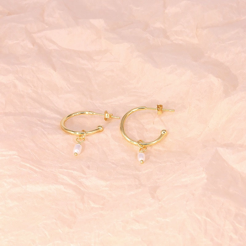 Sterling silver pearly earrings