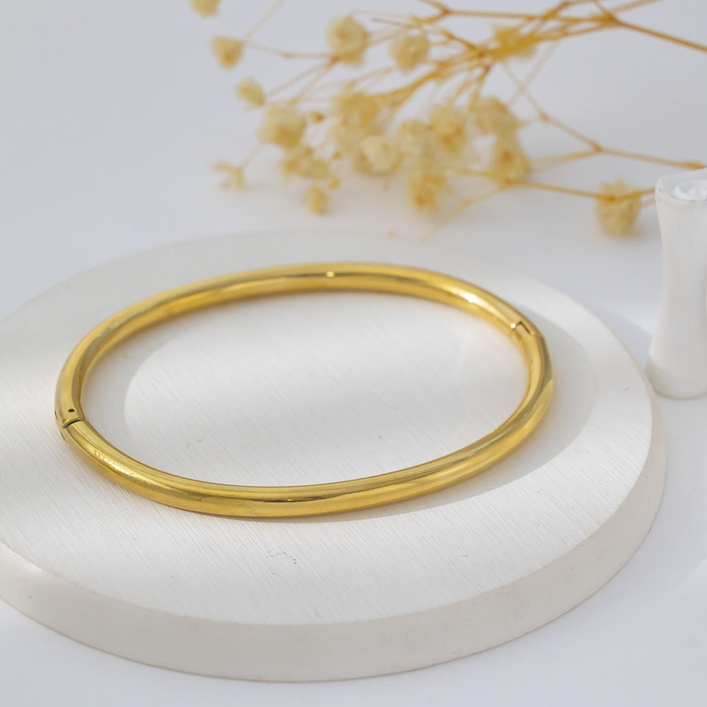 Classic hoop bangle