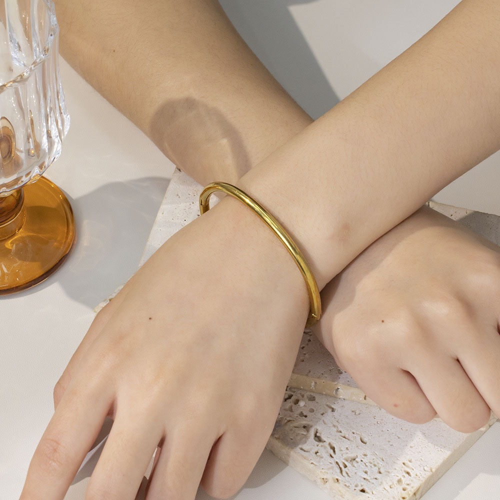 Classic hoop bangle