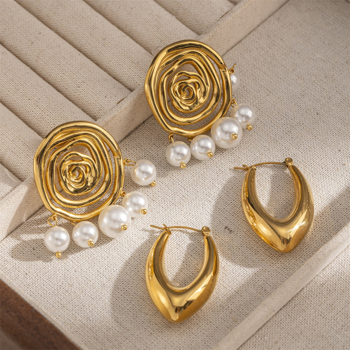 Swirl pearly earrings