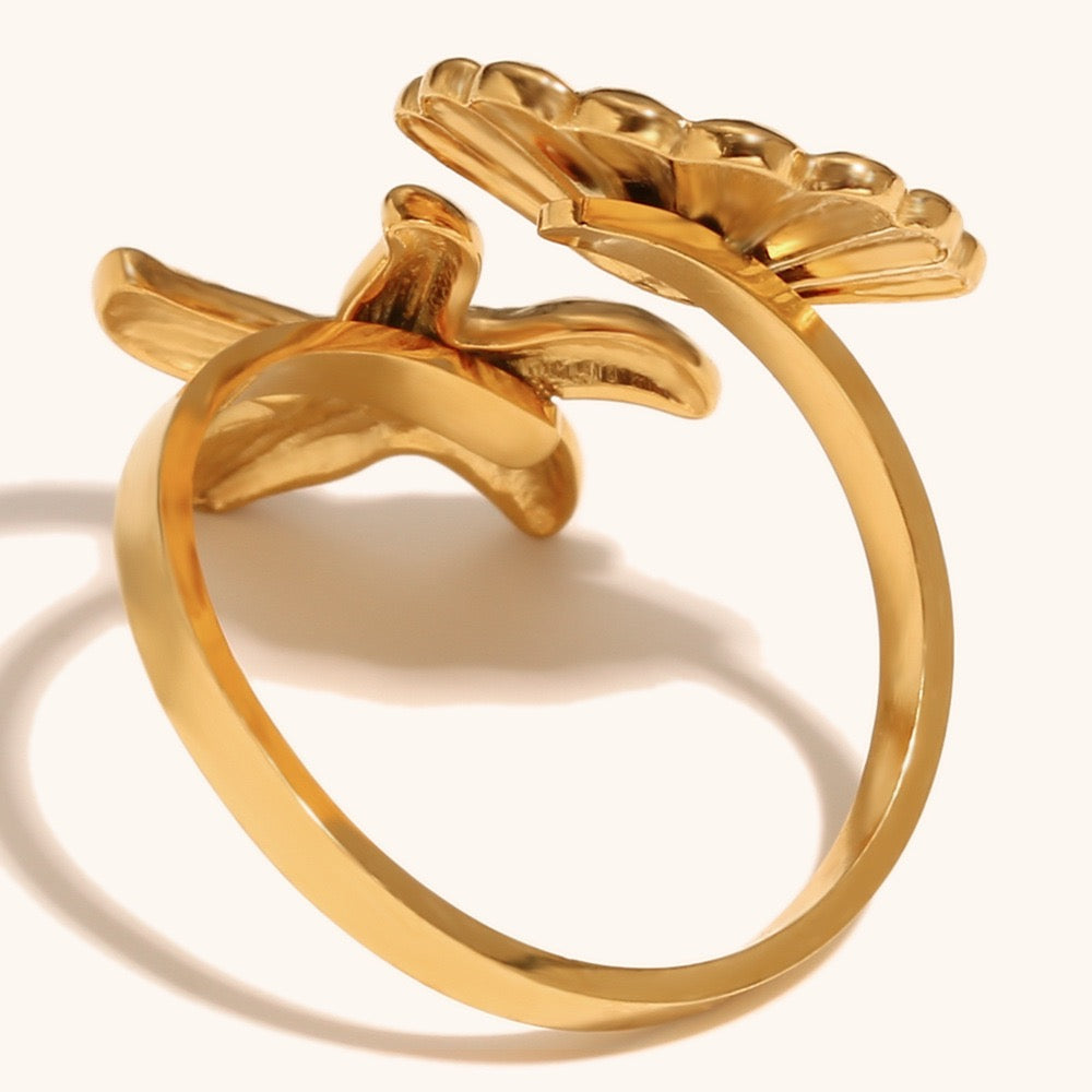 Lucinda shell starfish ring