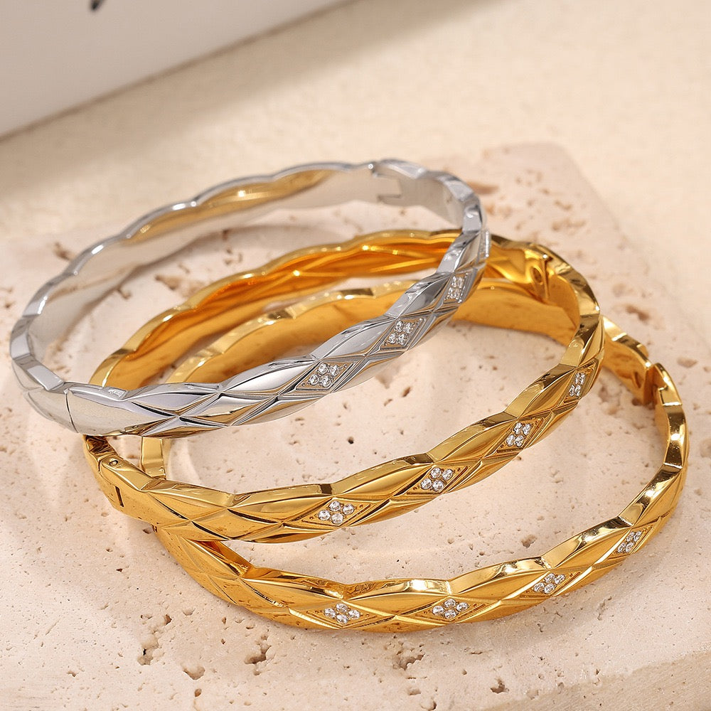 Marium clover bangle