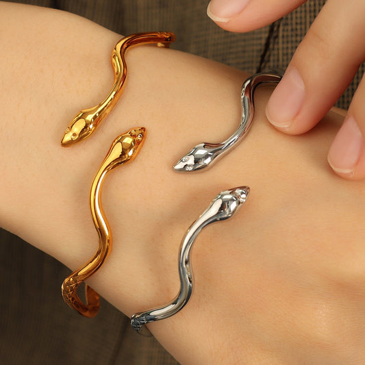 Perch double snake bangle