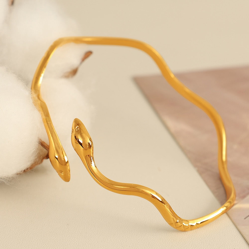 Perch double snake bangle