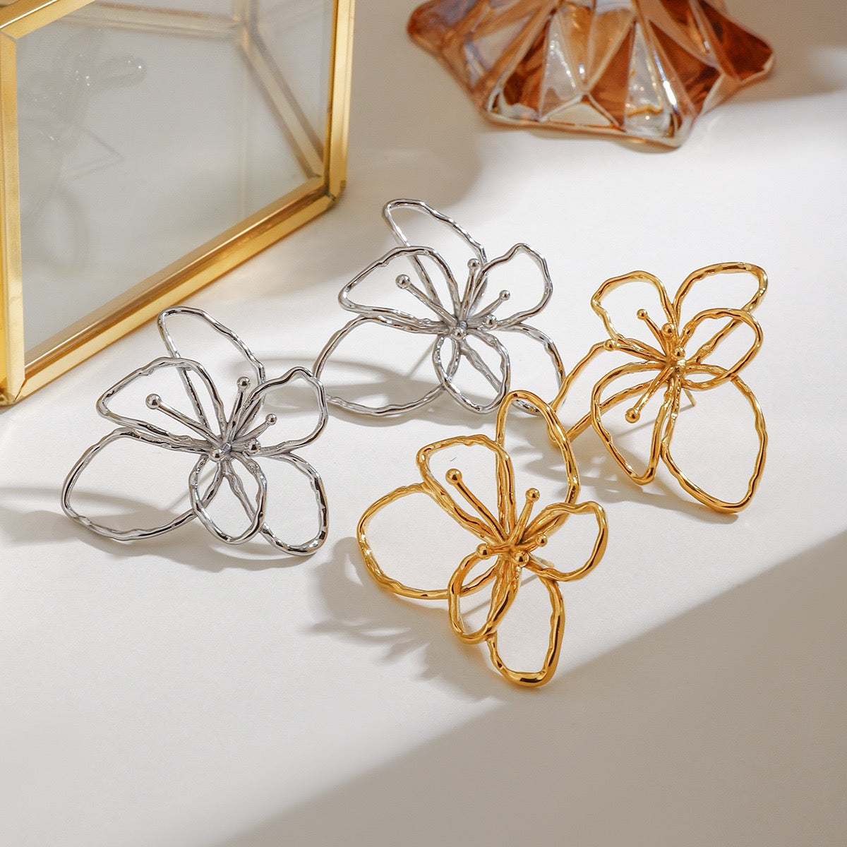 Marion flower earrings