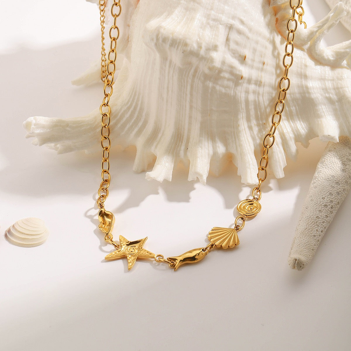 Nicola swirl necklace