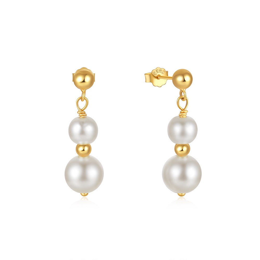 Mini pearl earrings