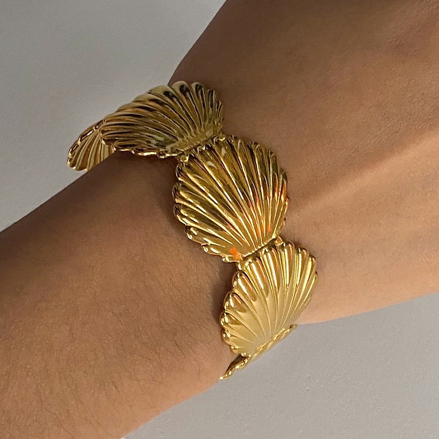Jacaranda shell bangle
