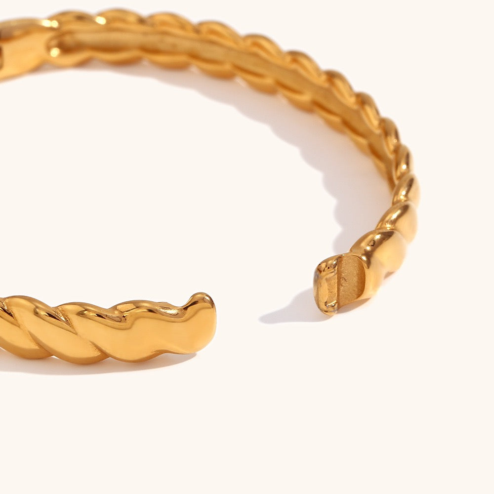 Braid bangle