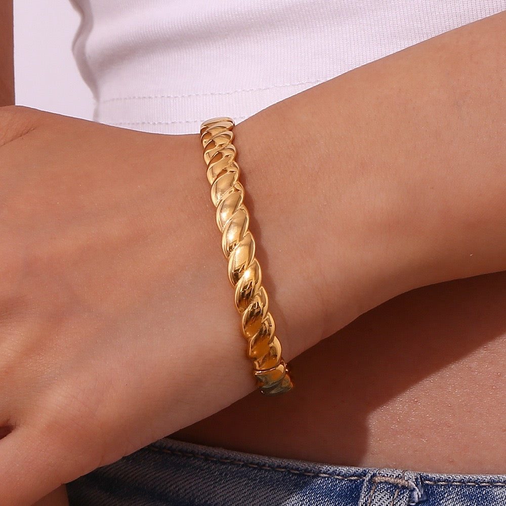 Braid bangle