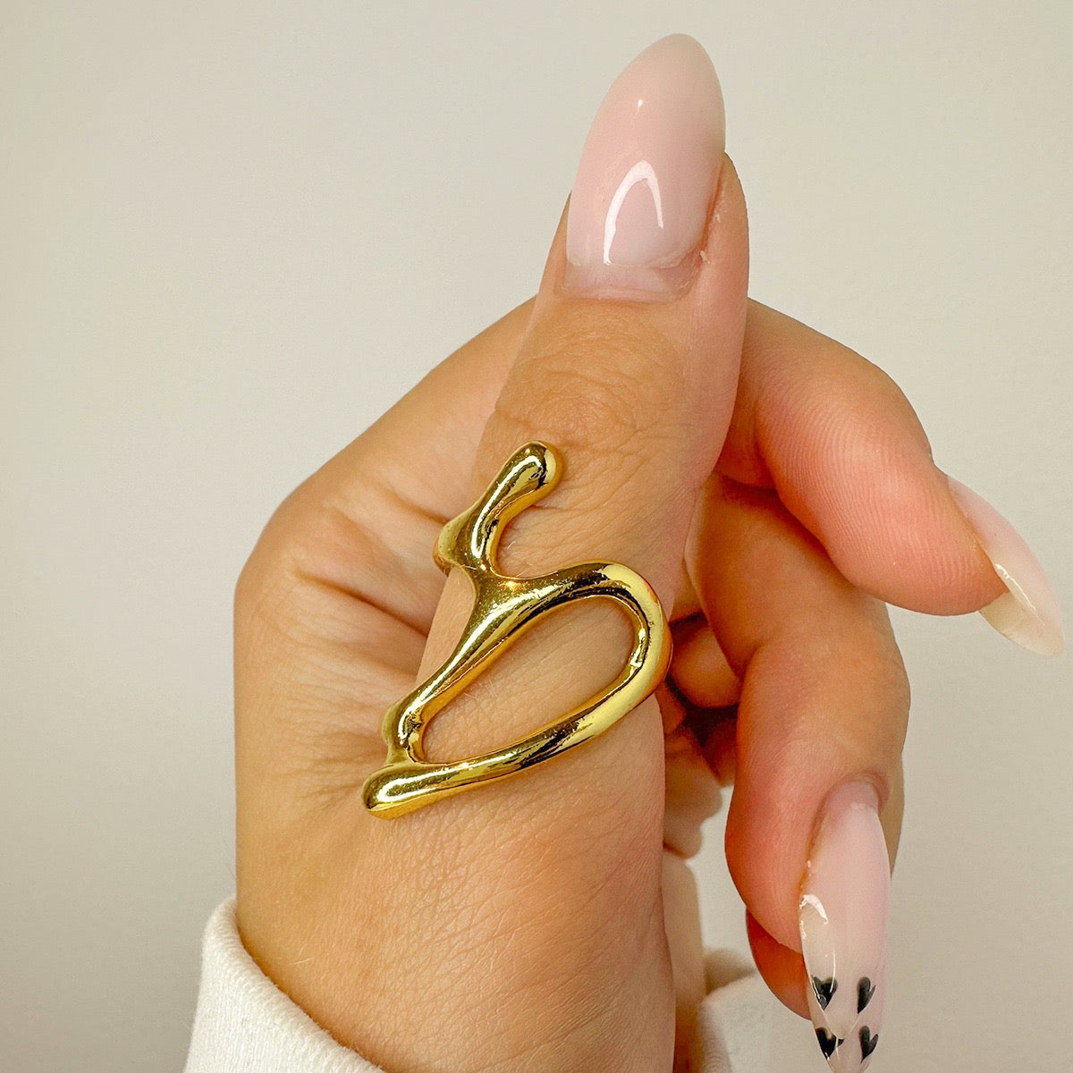 Bukrah abstract ring