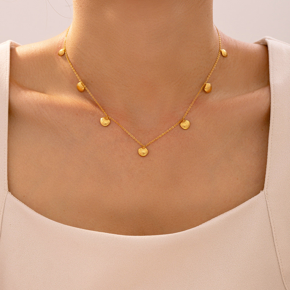 Gold coast Mini shell necklace